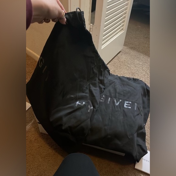 Authentic sneakers . Worn once - Picture 3 of 3